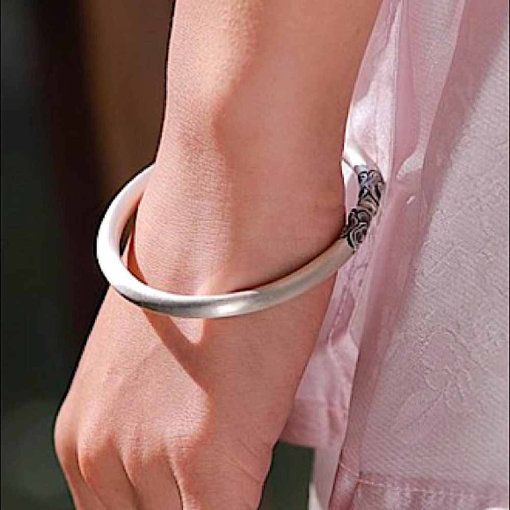 Sterling Silver Irregular Flower Pattern Bangle Bracelet - Picture 15 of 16